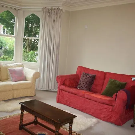 Casa de Férias Relaxing, Spacious House With Gardens In Redland Bristol
