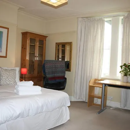 Relaxing, Spacious House With Gardens In Redland