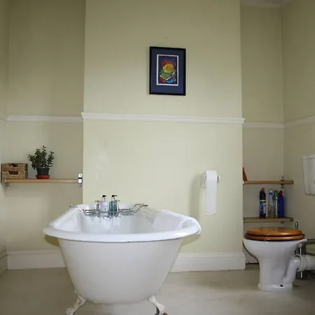Relaxing, Spacious House With Gardens In Redland Bristol