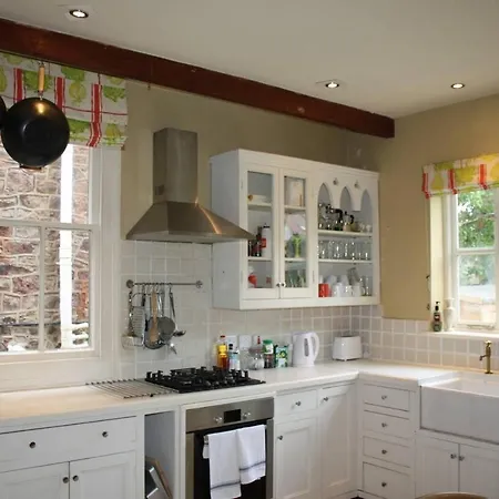 Relaxing, Spacious House With Gardens In Redland *