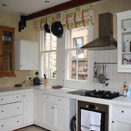 Relaxing, Spacious House With Gardens In Redland Bristol