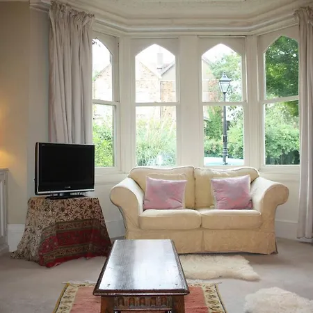Relaxing, Spacious House With Gardens In Redland Bristol