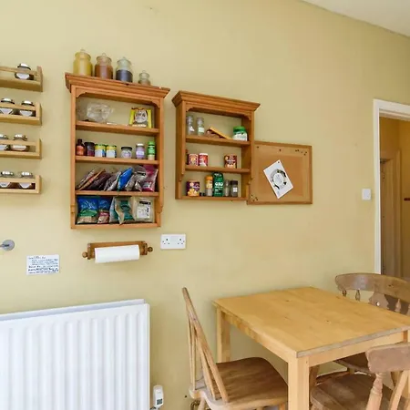Relaxing, Spacious House With Gardens In Redland