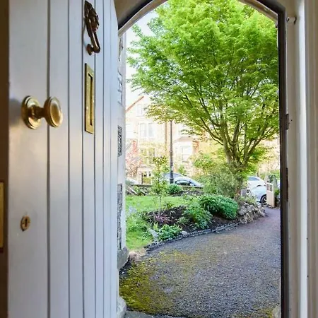 Relaxing, Spacious House With Gardens In Redland Bristol