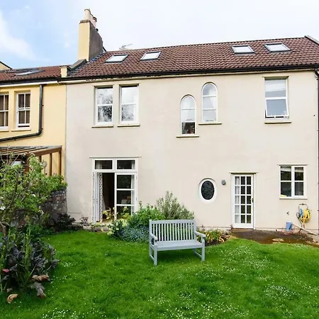 Casa de Férias Relaxing, Spacious House With Gardens In Redland Bristol