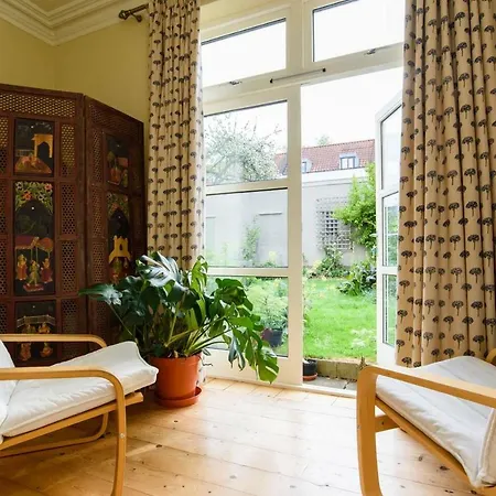 Relaxing, Spacious House With Gardens In Redland *