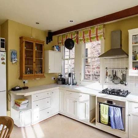 Relaxing, Spacious House With Gardens In Redland