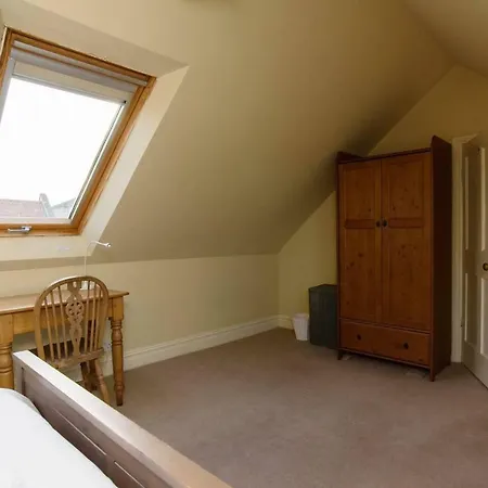 Relaxing, Spacious House With Gardens In Redland *