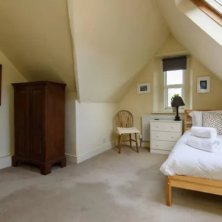 Relaxing, Spacious House With Gardens In Redland *