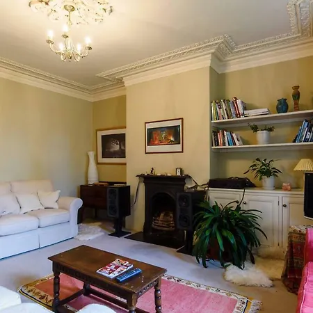 Relaxing, Spacious House With Gardens In Redland *